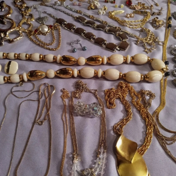 Vintage Jewelry Lot - Picture 7 of 12